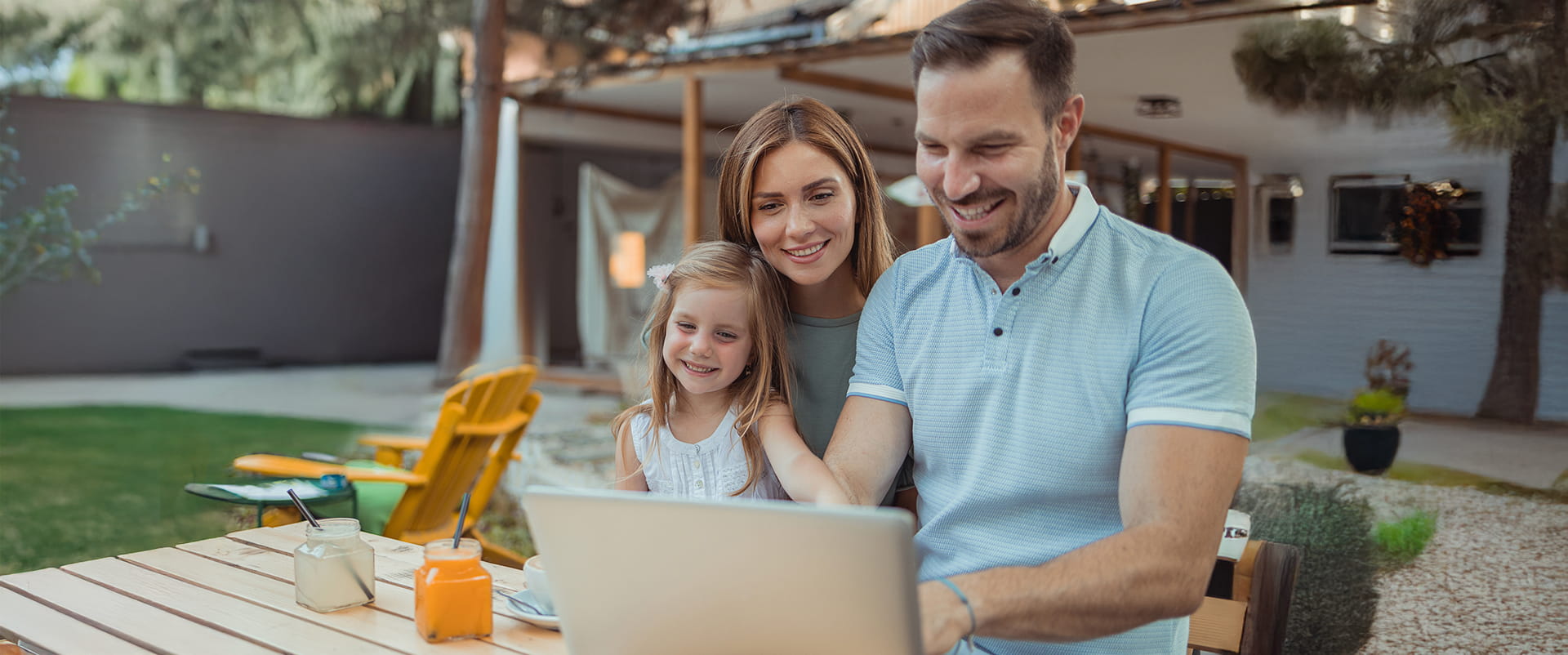 Extend your connection outdoors, and enjoy high-speeds with your family, with Ziply Fiber’s WiFi 7 router. 