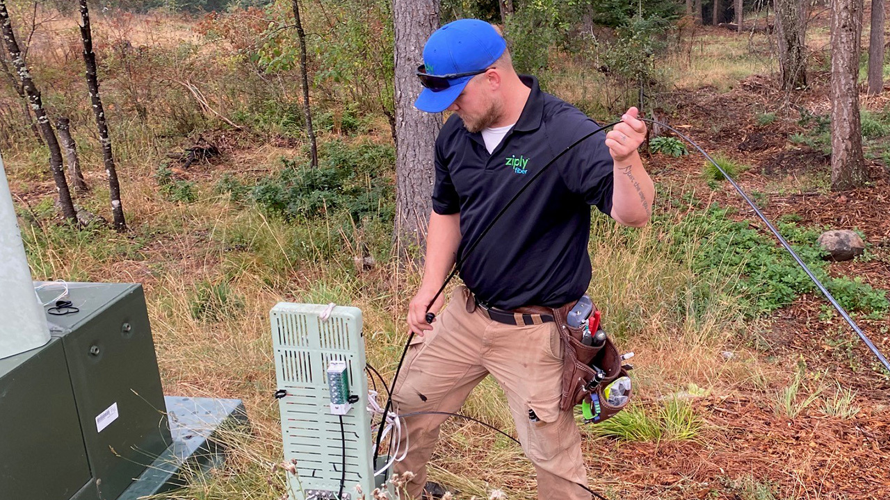Ziply Fiber working to install high-fiber internet