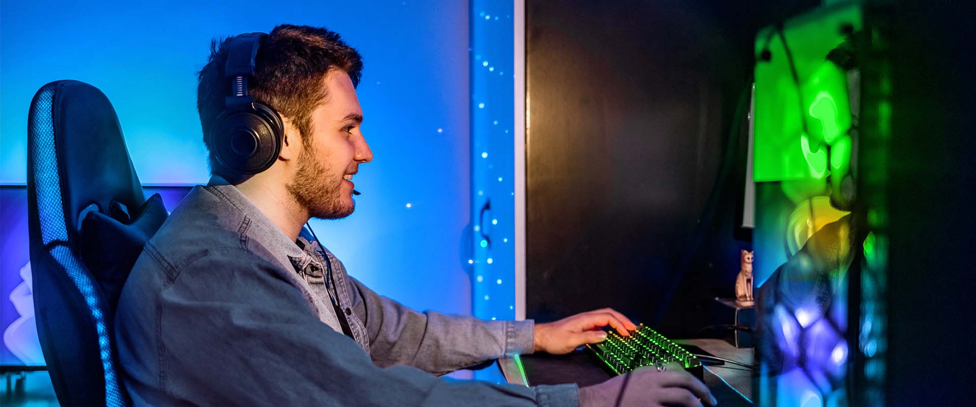 Gamer competing online over seamless fiber internet connection 