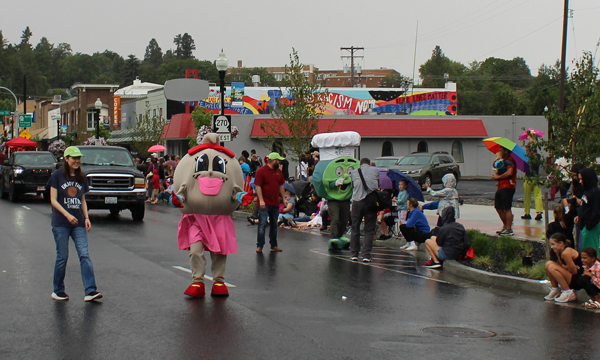 Pullman Lentil Festival Mascots