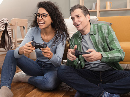Couple gaming over fast fiber internet 