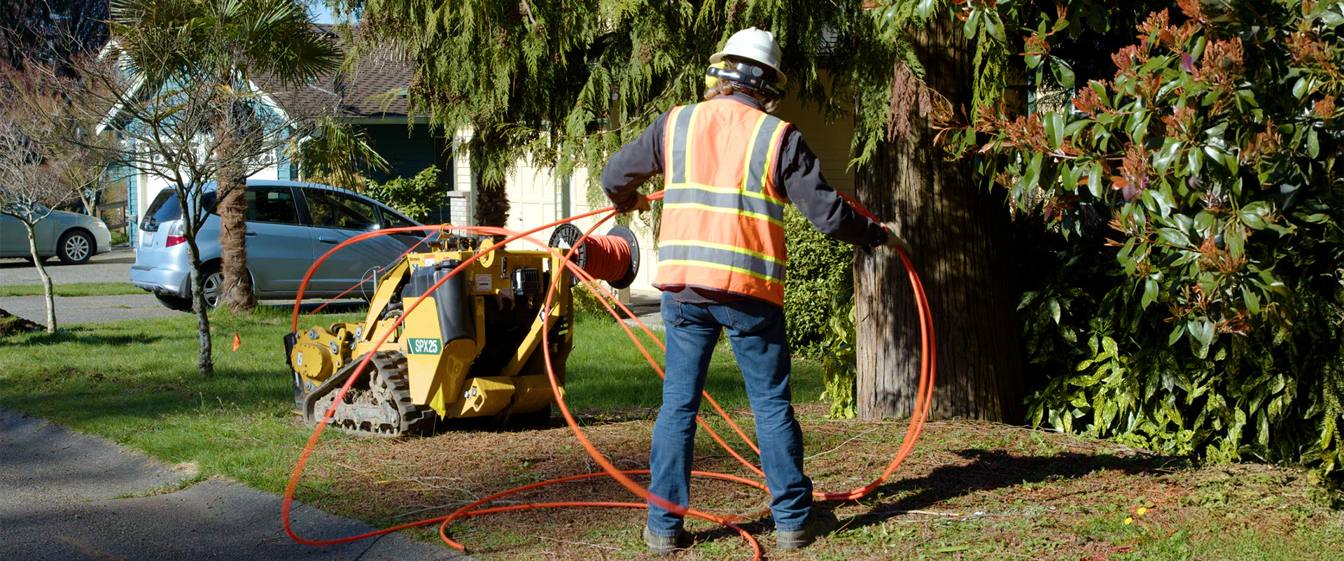 1 worker uses the soft surface method to restore a yard
