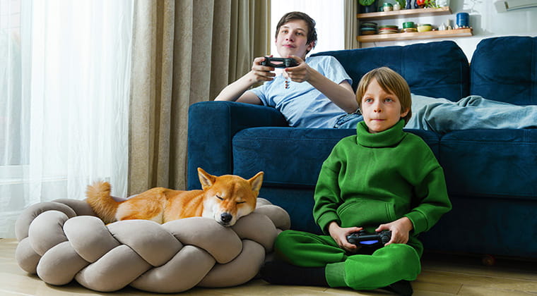 Kids hanging out with game controllers in a house full of devices. all seamlessly connected with 2-gig fiber-optic internet from Ziply Fiber