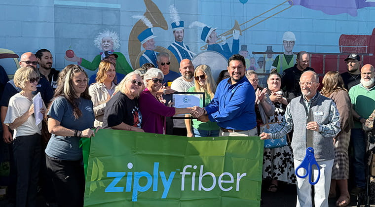 Keizer ribbon cutting